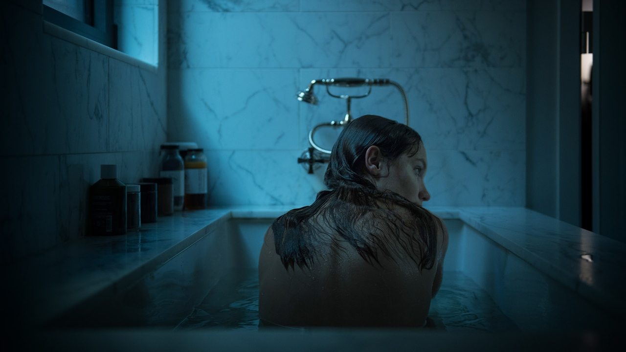 A... Për Assassin backdrop