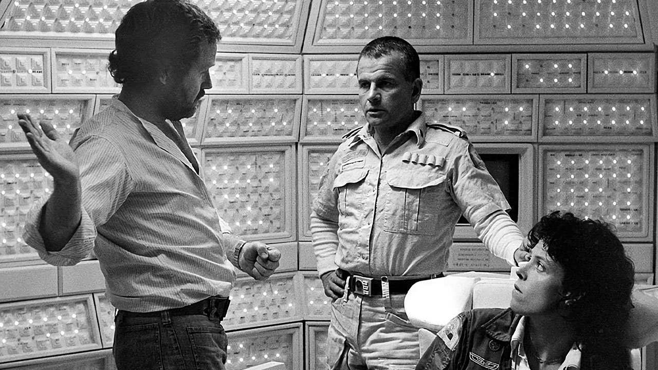 Shigjeta të Krruara backdrop