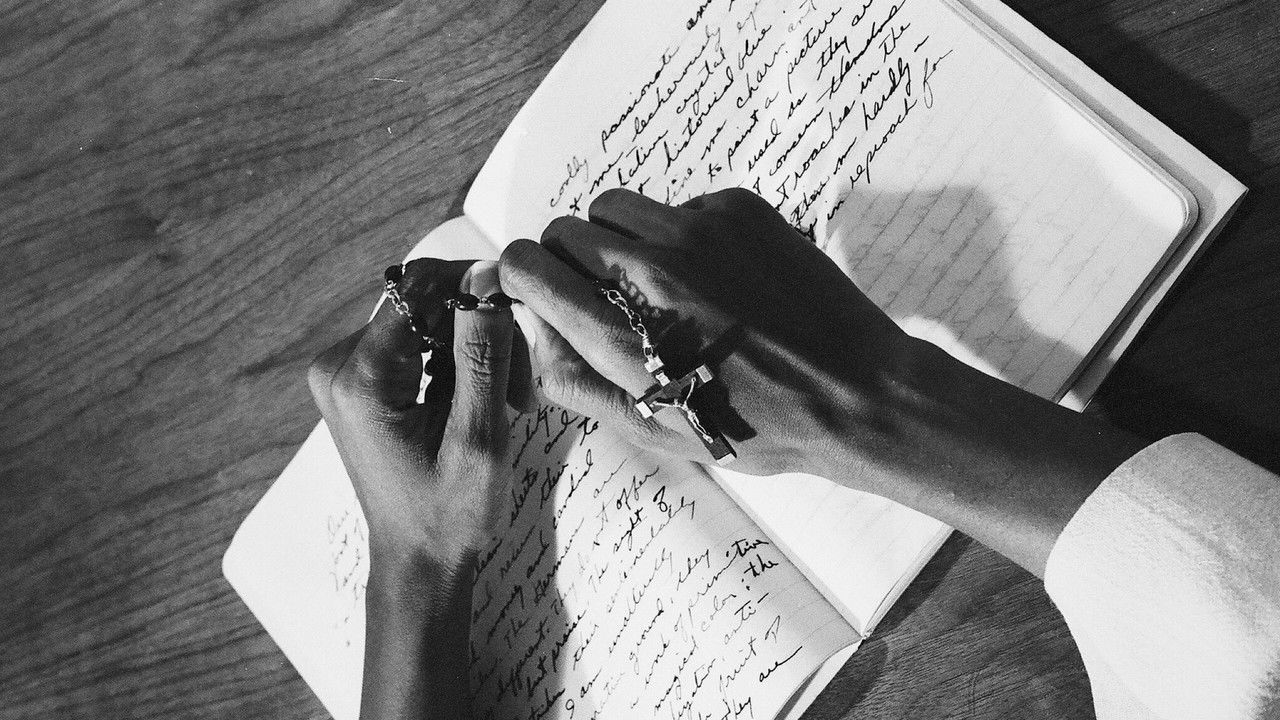 Kamerierja në Titanik backdrop