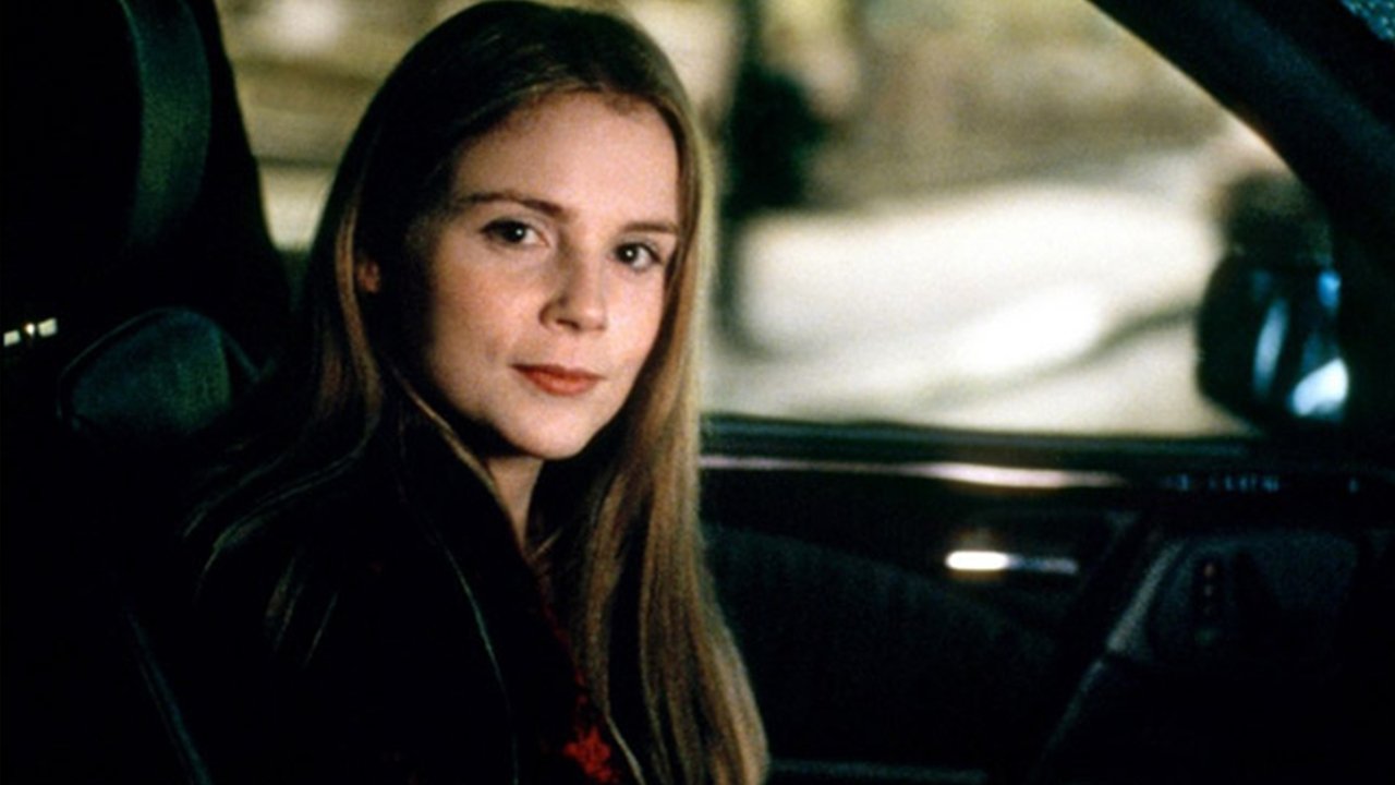 Objektet Fluturuese të Paidentifikuara: Historia e Vërtetë e Disqeve Fluturuese backdrop