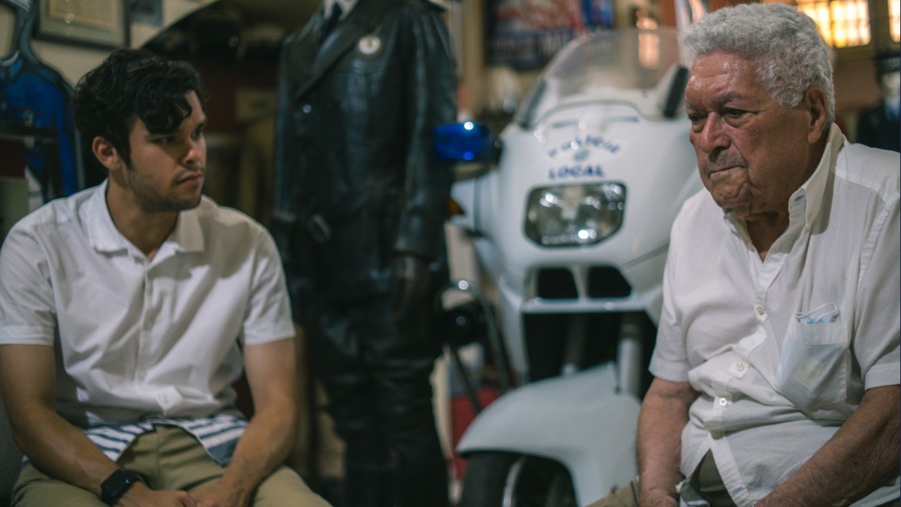 Fshati i të Mallkuarve backdrop