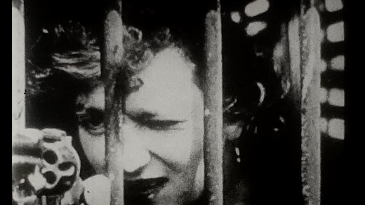 Kuni Leml në Kajro backdrop