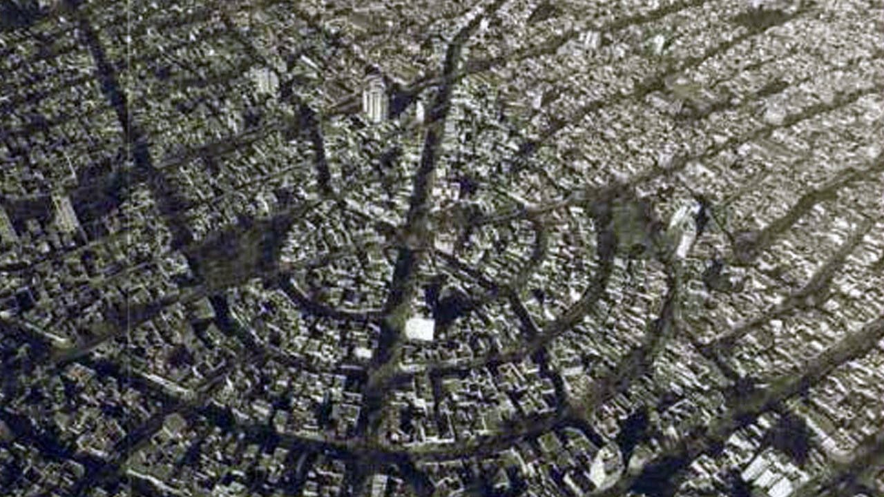 Kopshti i Kënaqësive Tokësore backdrop