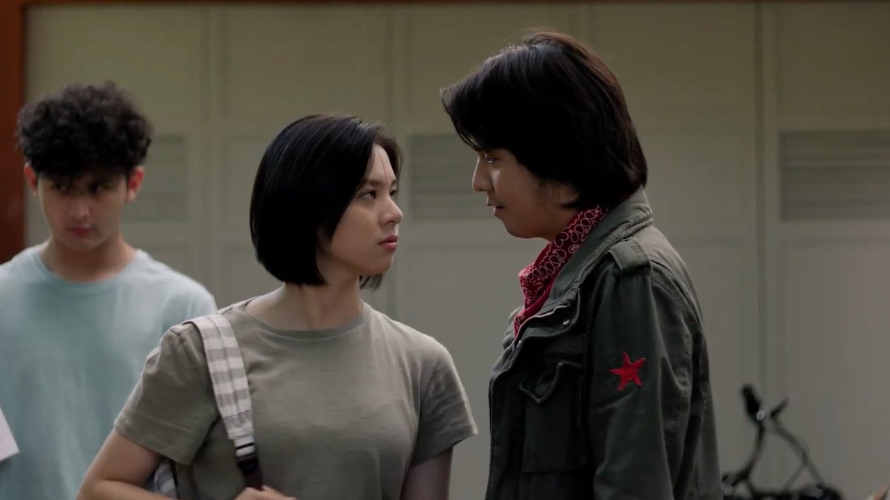 Revolucioni backdrop