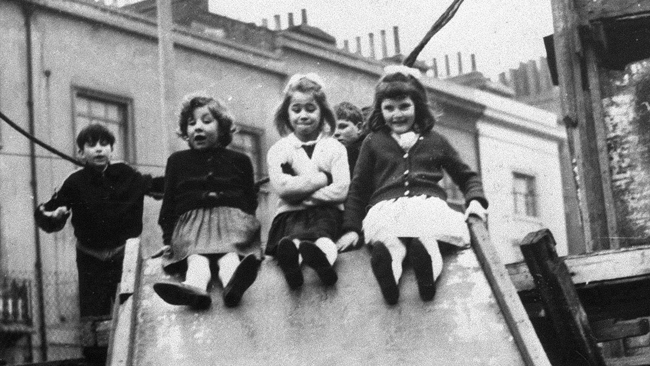 Mrekullia Bjonde backdrop