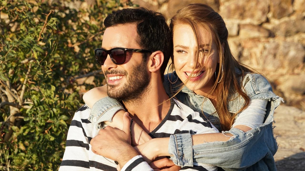 Për Tre Ditë backdrop