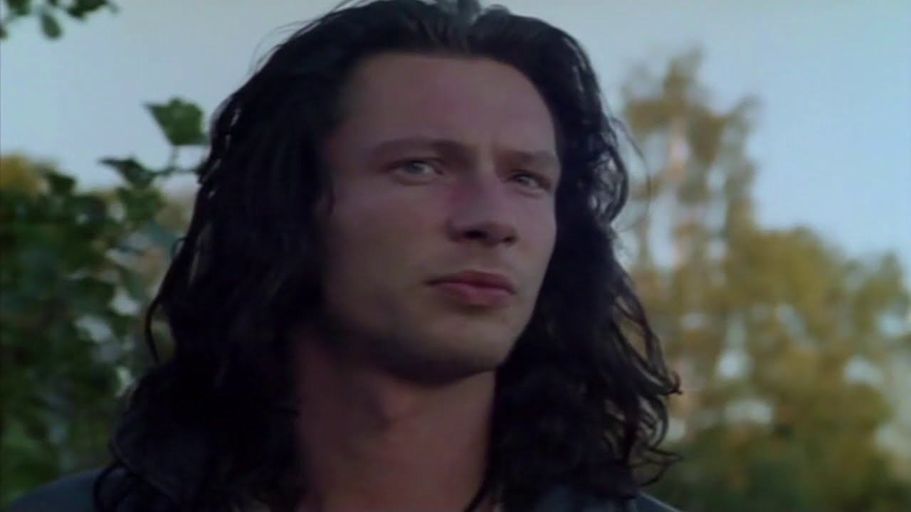 Thadaiyara Thaakka backdrop