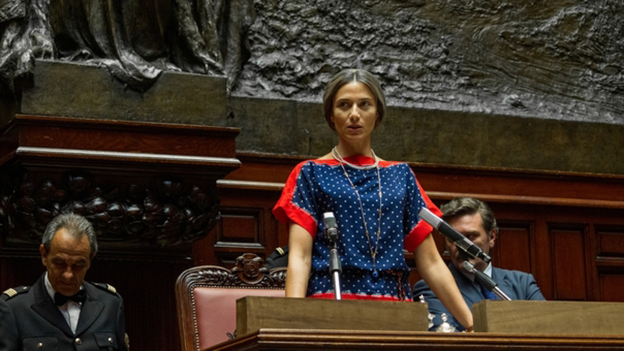 Transparent: Homazh për një Gjeni të Trishtuar backdrop