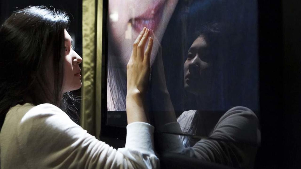 Sova Räv translates to "Sova Räv" in Albanian as well, since it appears to be a proper name backdrop