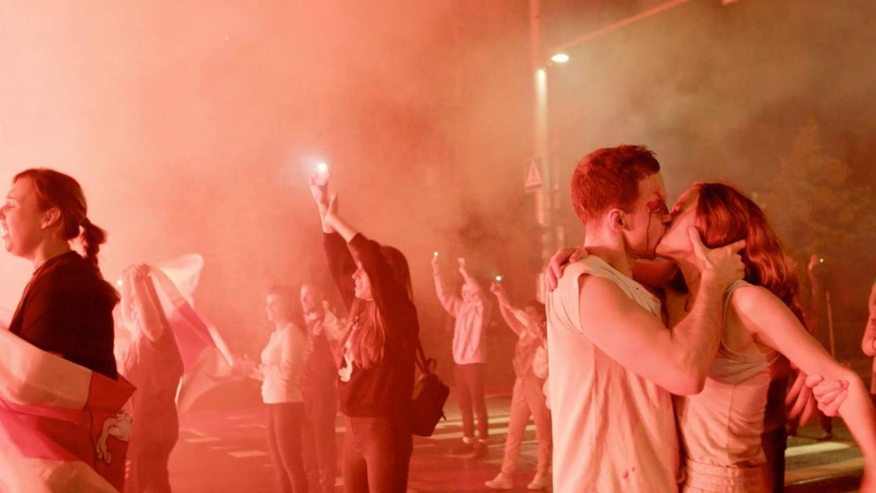 Peshat e Rënda backdrop