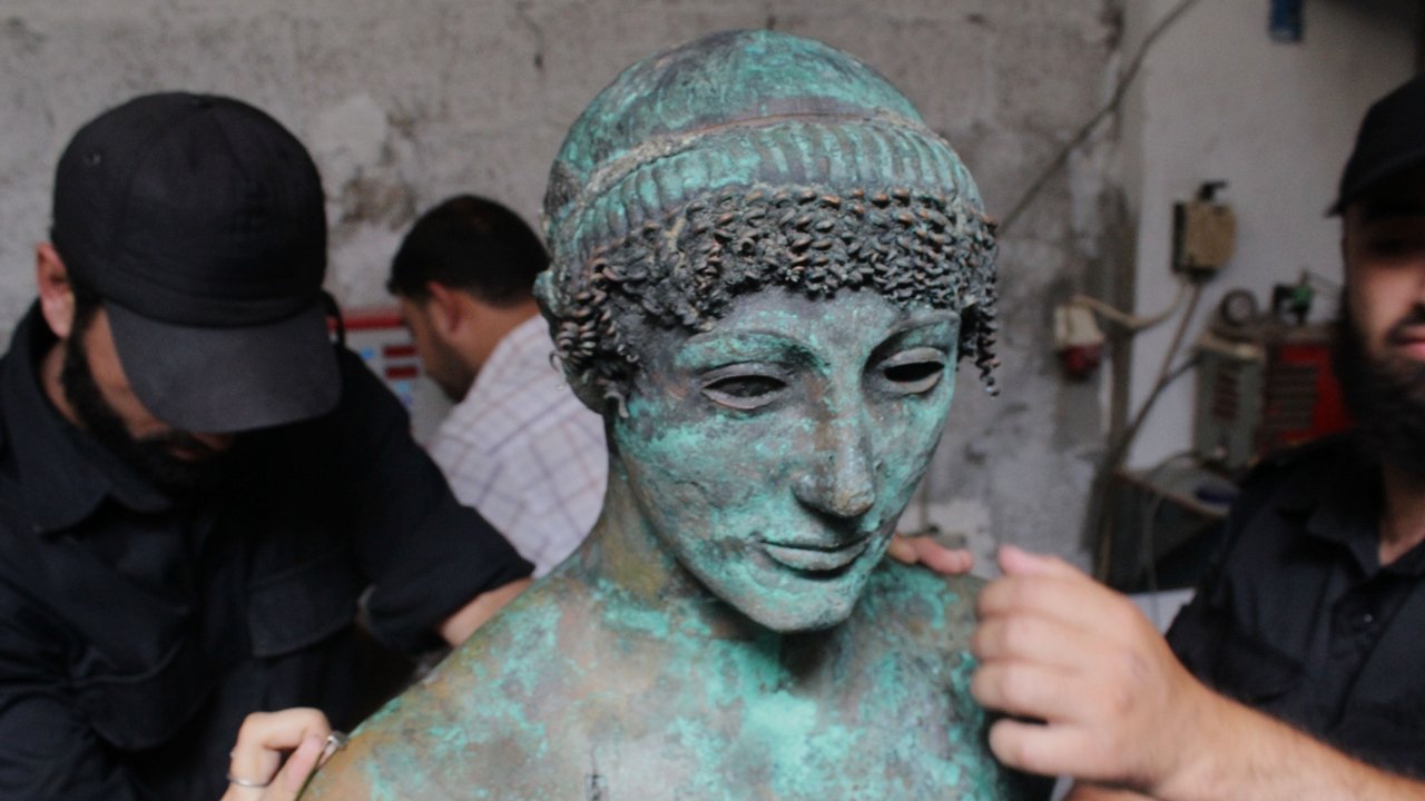 Rruga e Madhe backdrop