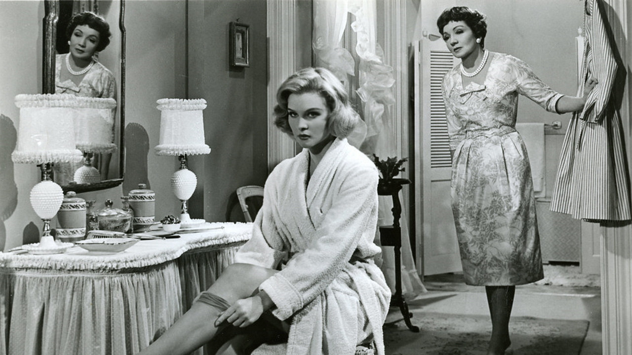 Trëndafili i Egër, i Egër backdrop