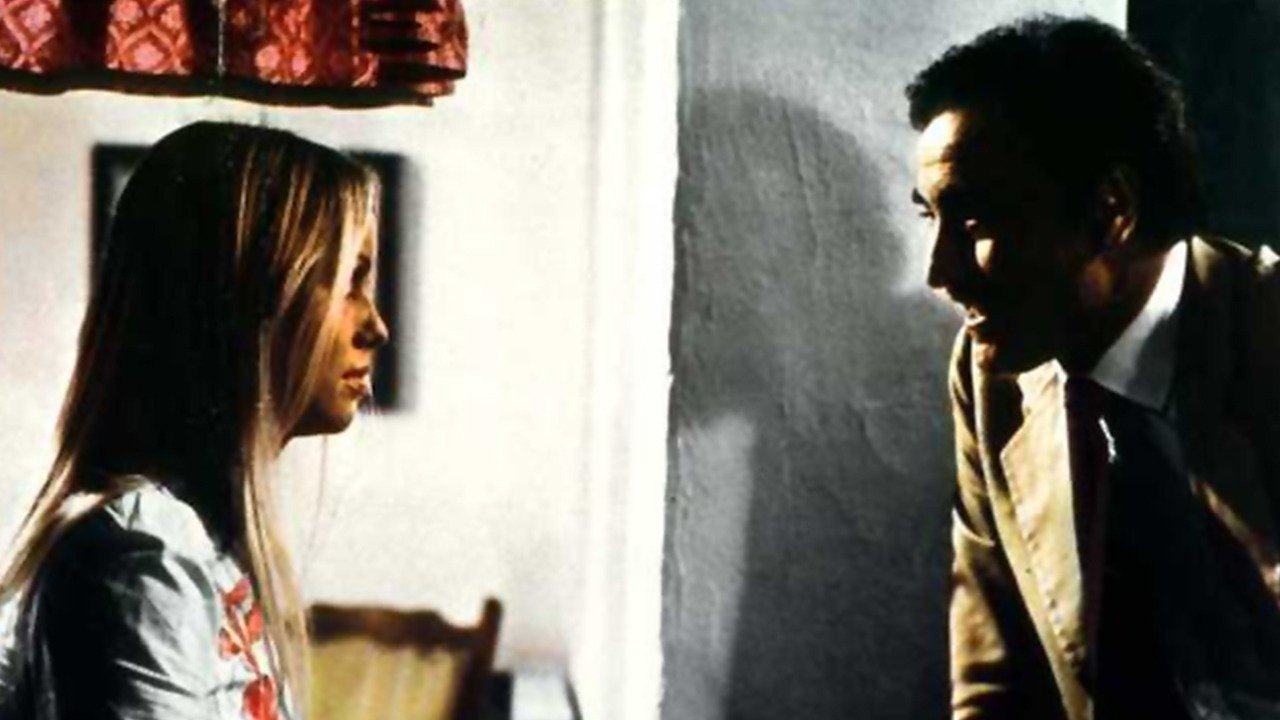 Kështjella Nën Qiellin E Zjarrit backdrop