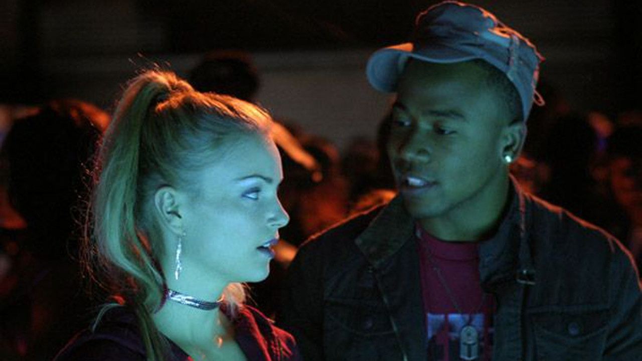 Sulmi i Peshkaqenit 3 Megalodon backdrop