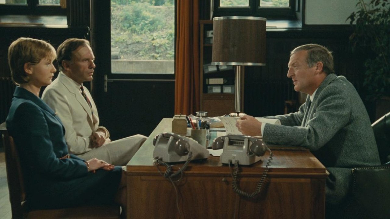 Gratë për Dimrin backdrop