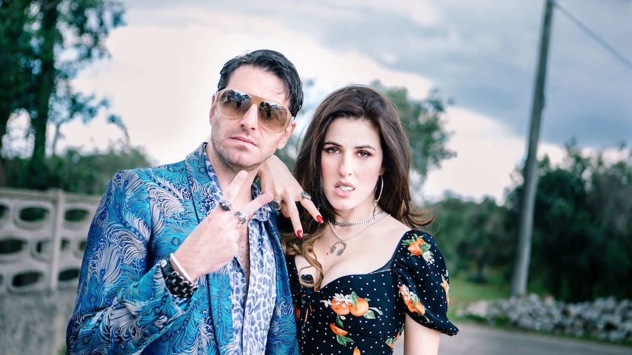 Thoni Çfarëdo backdrop