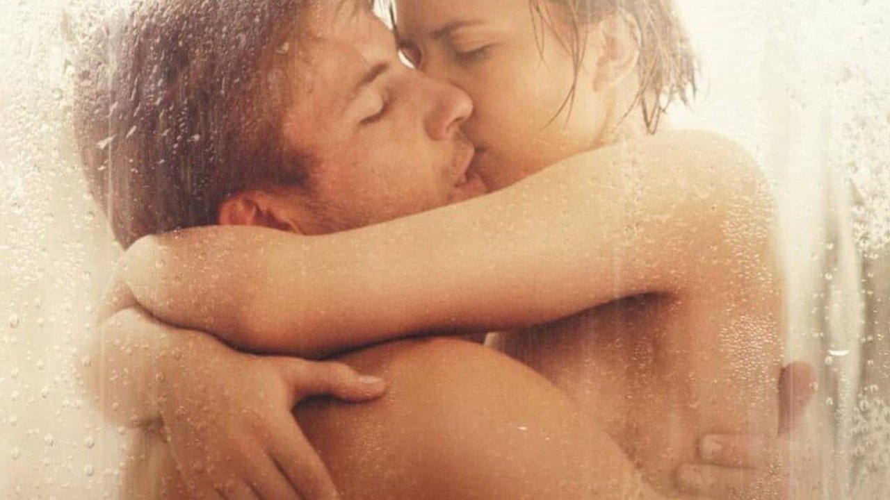 Revolucioni i Zonjës Ratcliffe backdrop