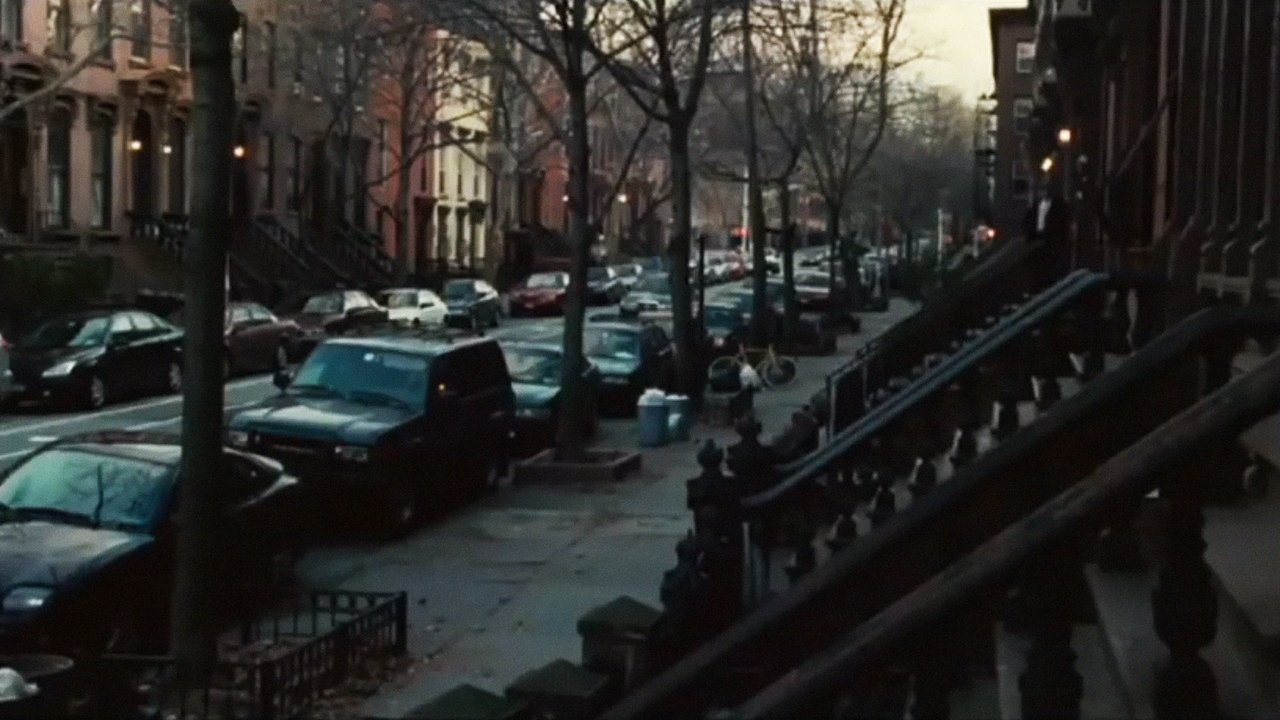 Mga Mumunting Lihim backdrop