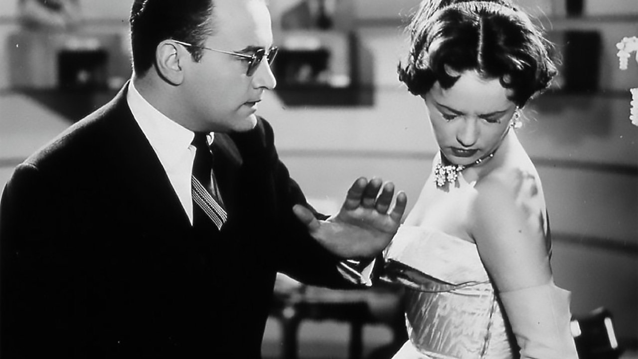 Triangulli i Çuditshëm backdrop