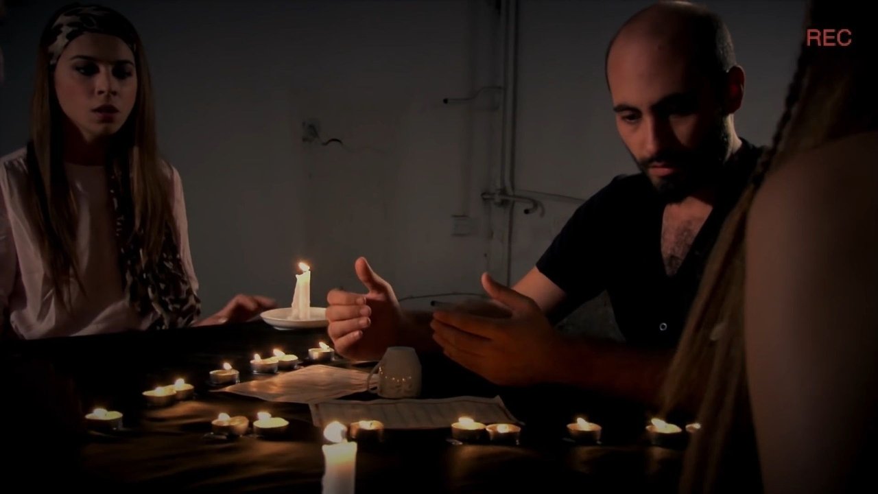 Eksploitët e Mrekullueshme të Dorës së Kapur backdrop