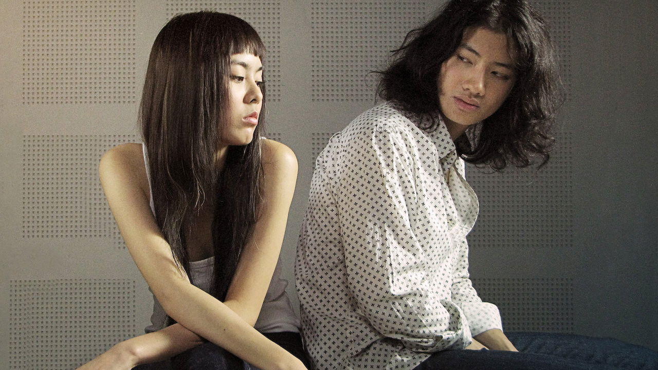 Përtej Kufirit backdrop