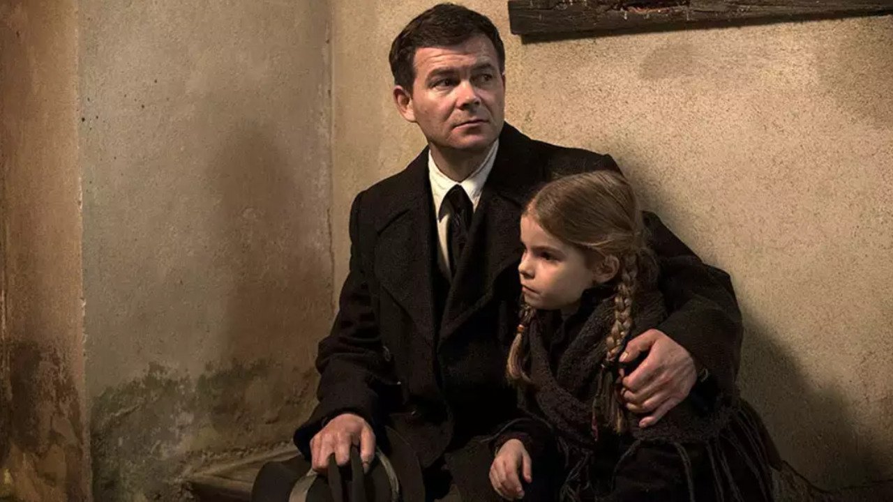 Porti i Shpresës backdrop