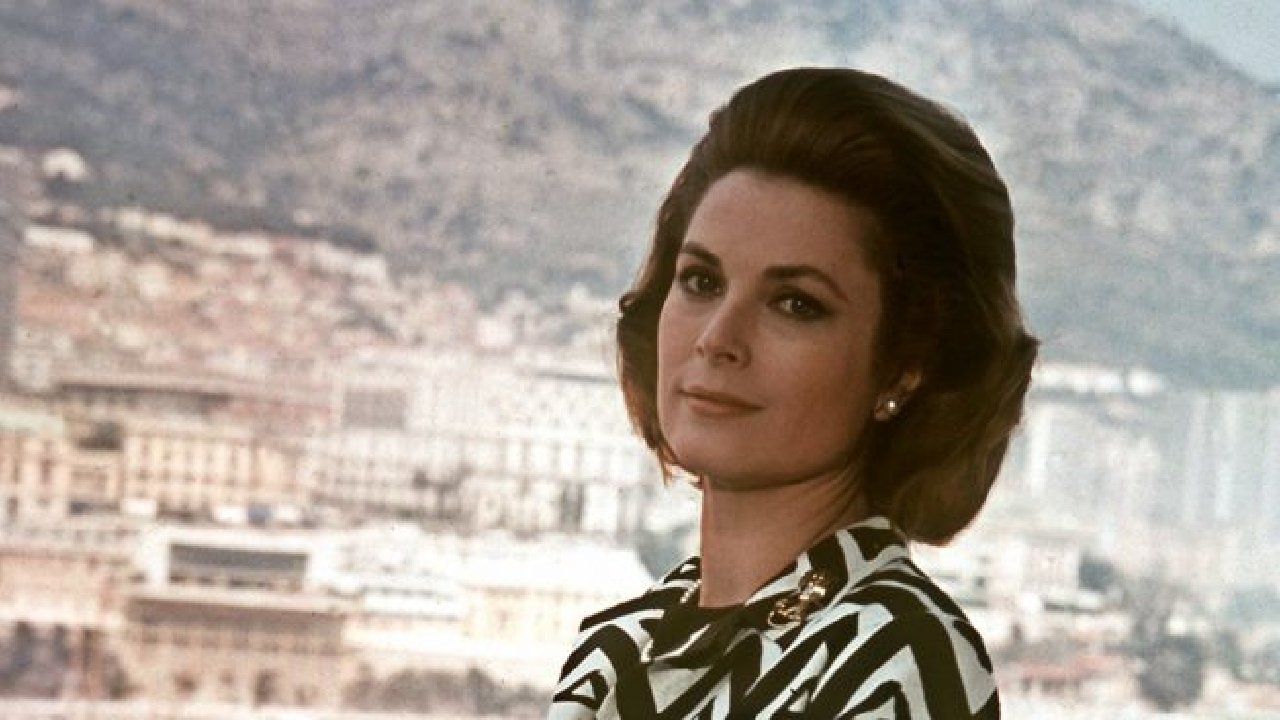 Tregimi i tij i frikshëm me lepurin backdrop