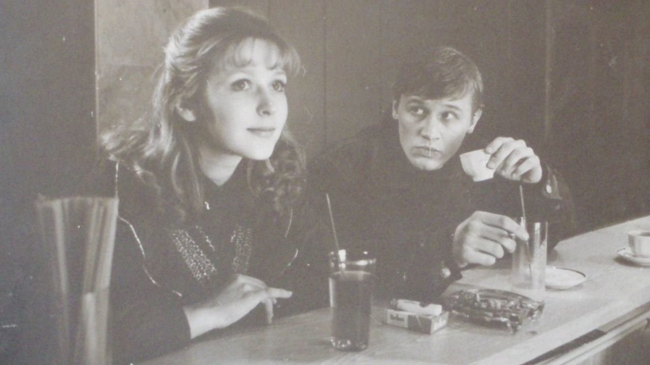 Koka Pranë Shtratit backdrop