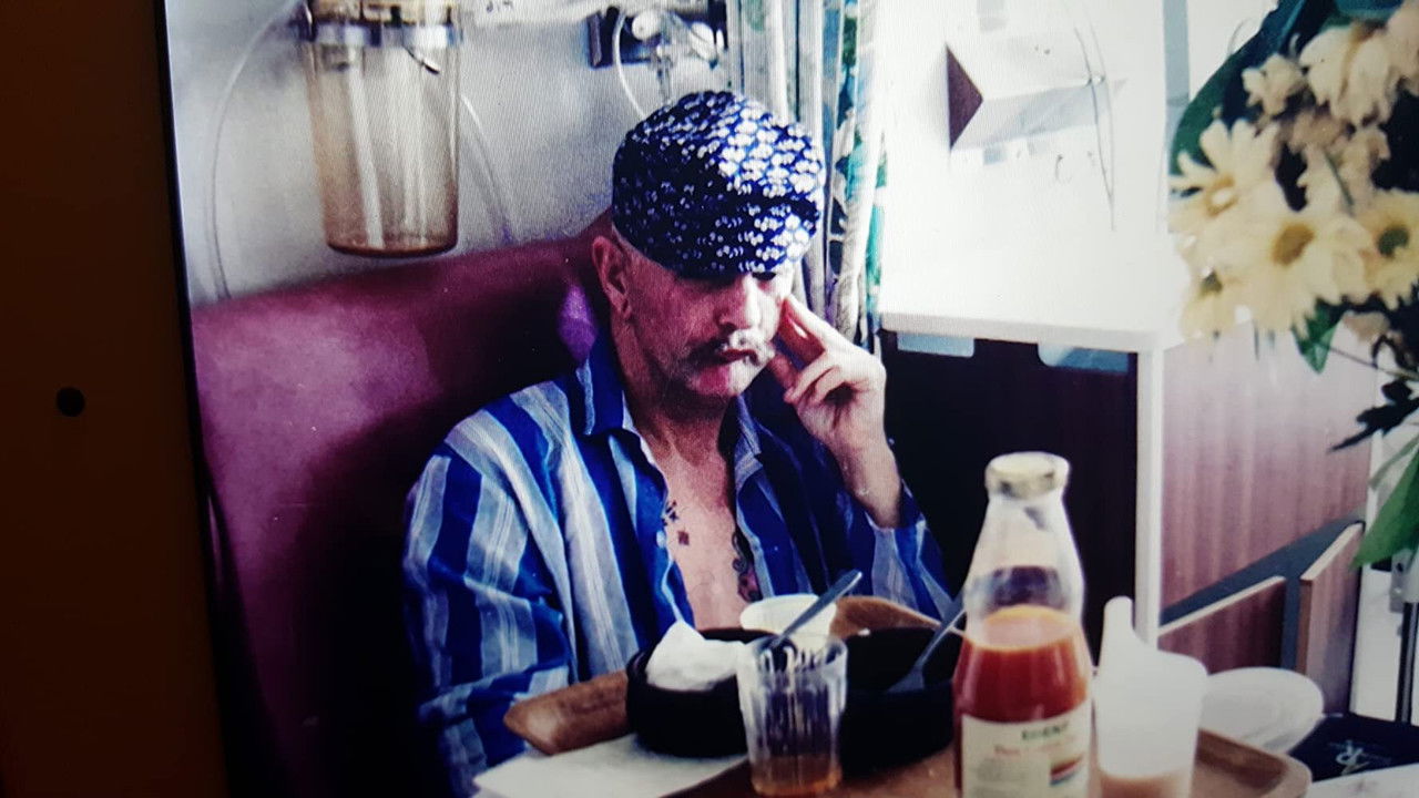 Të gjitha Gratë në Botë backdrop