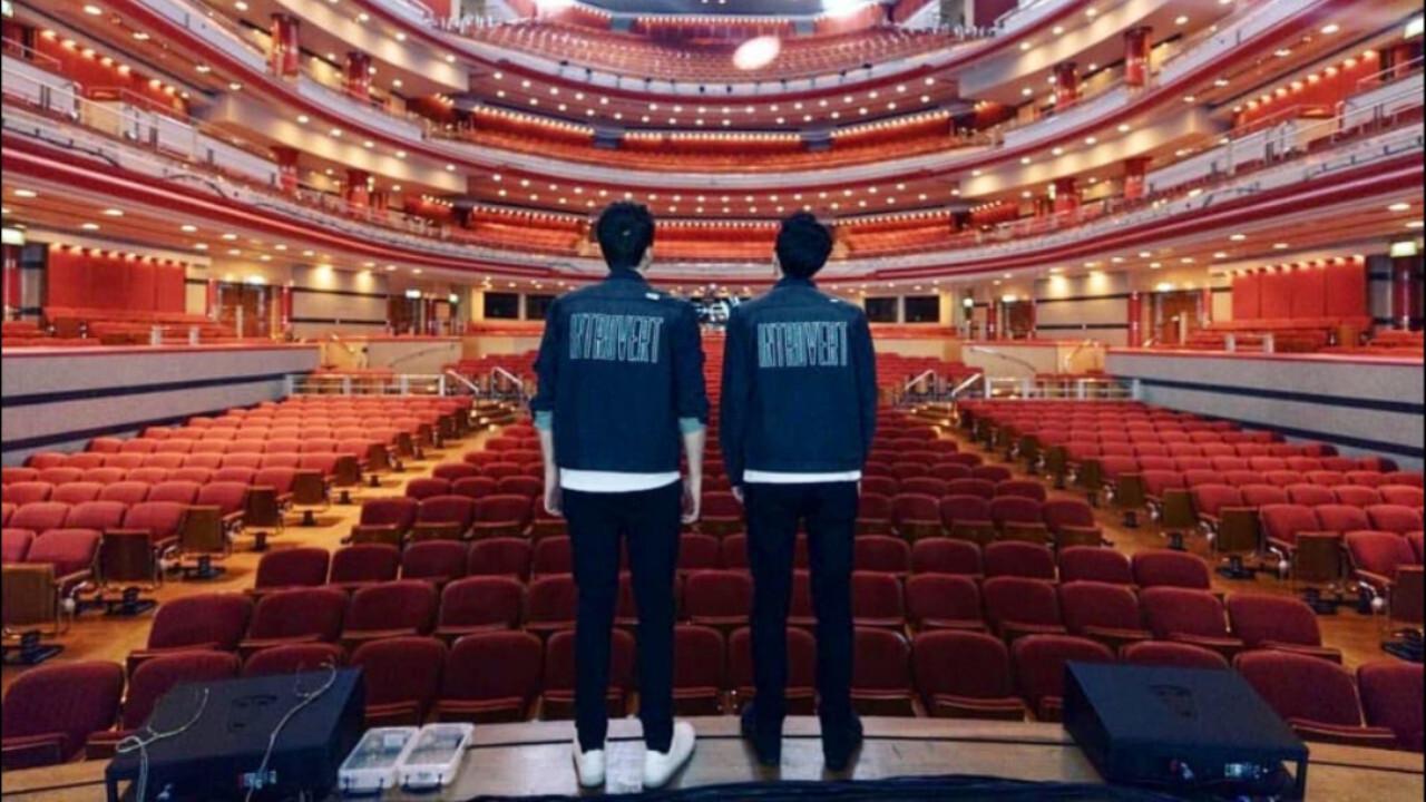 Ecja mbi telin e hollë backdrop