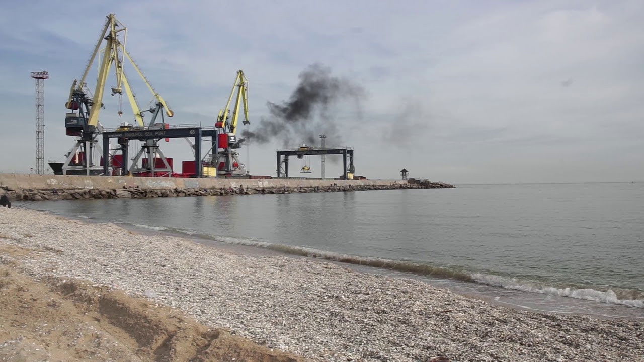 Ajo, E Huaja backdrop