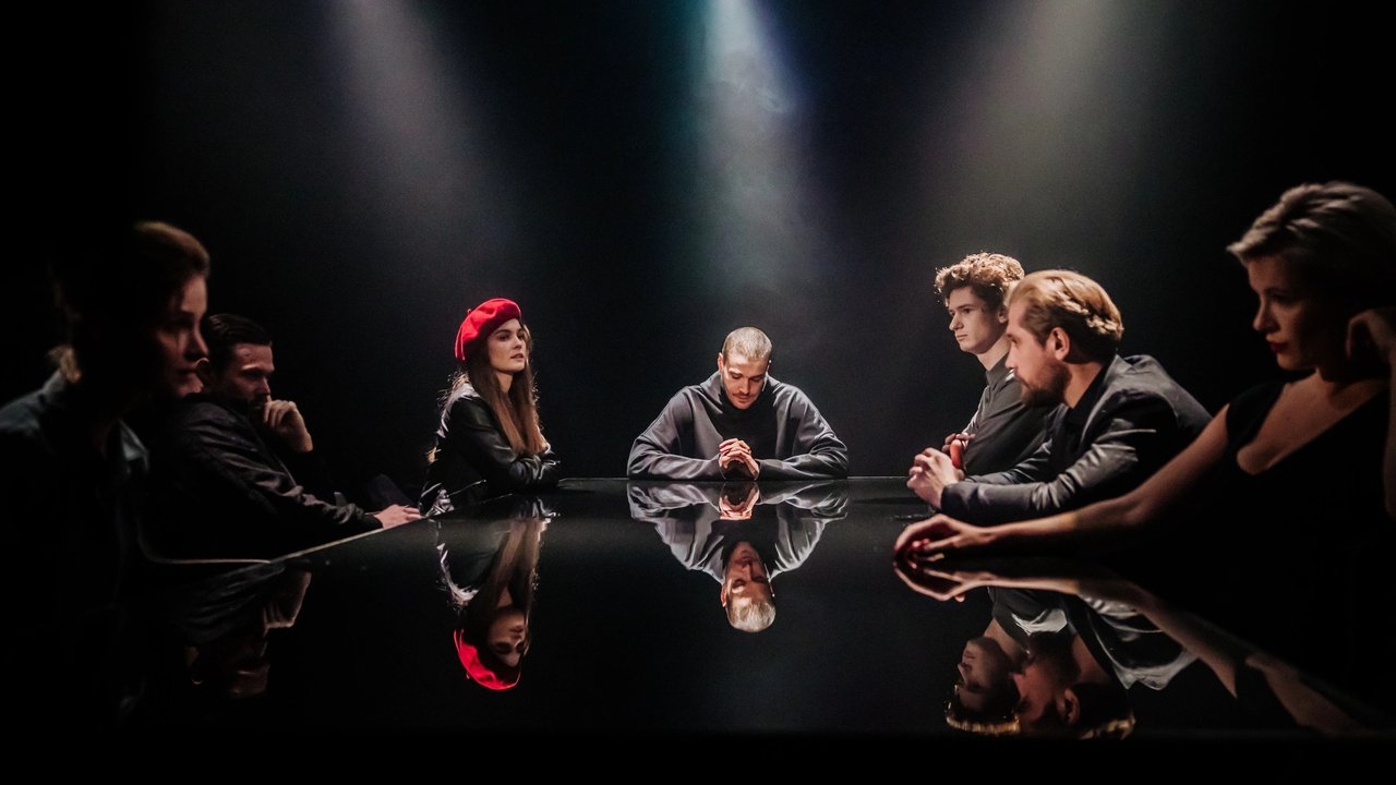 Yjet e Vetmuar backdrop