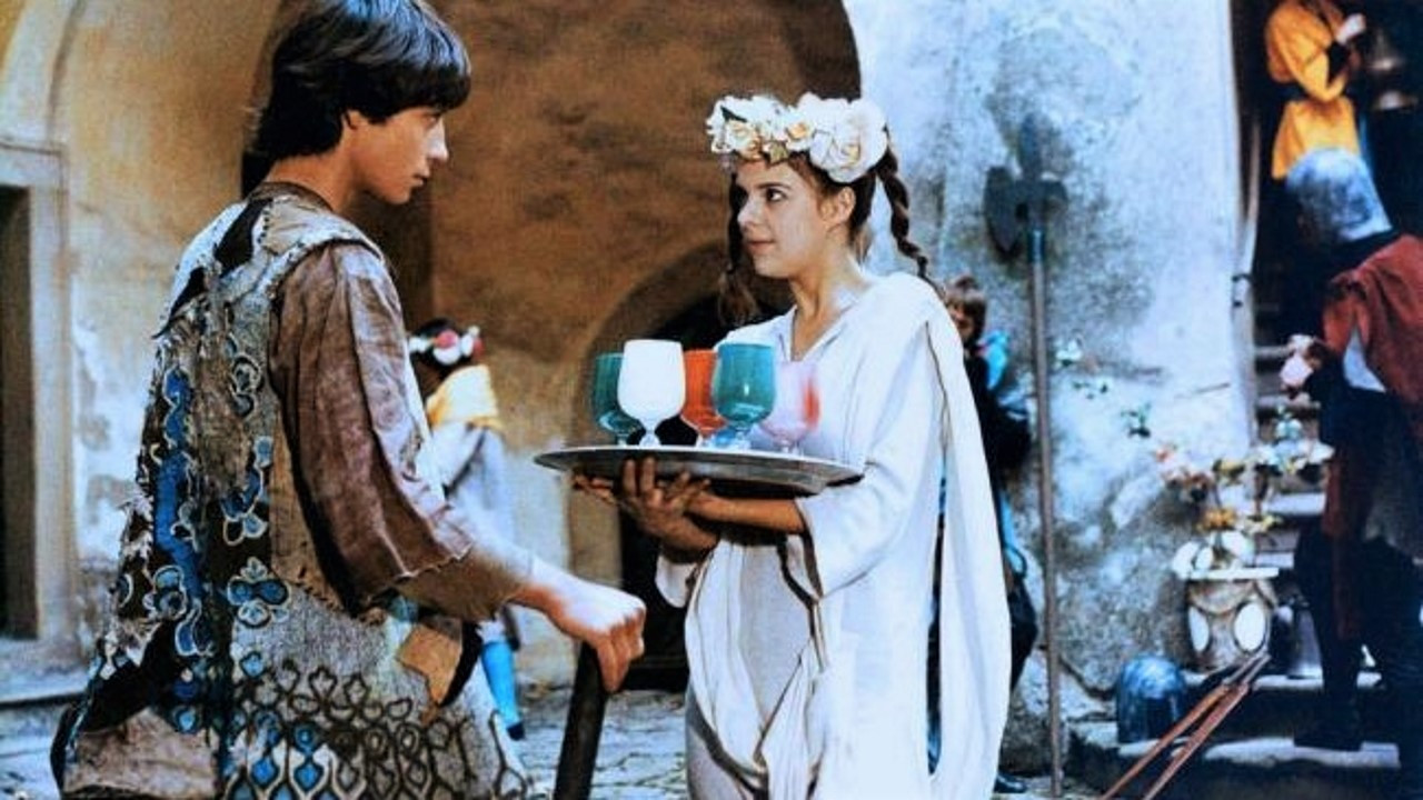 Marco Ylli i Shkëlqimit backdrop