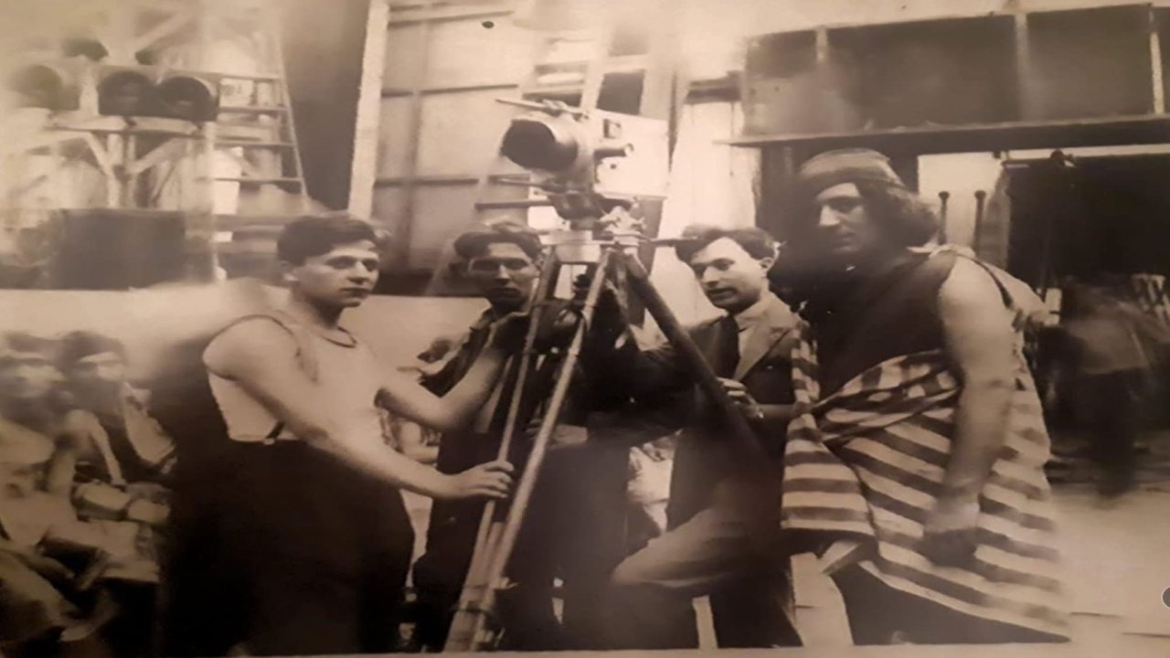 Tragjeditë e Ninas backdrop