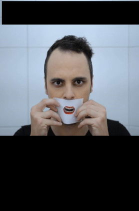 Dashuria është Luftë poster