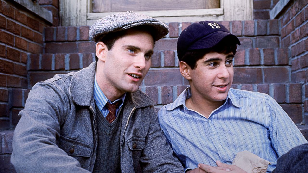 Gratë me Sytë e Hapur backdrop