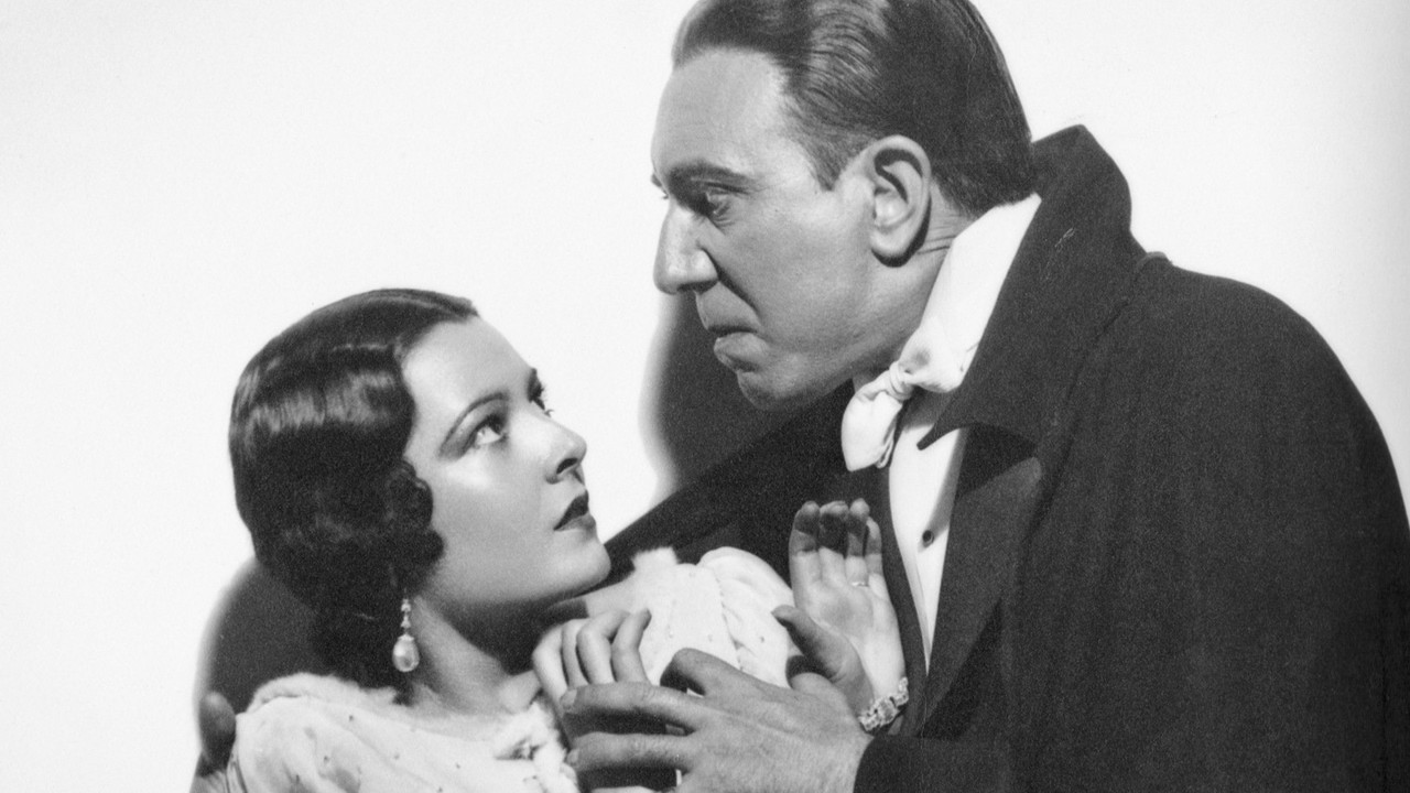 Ndërsa Parisi Fle backdrop