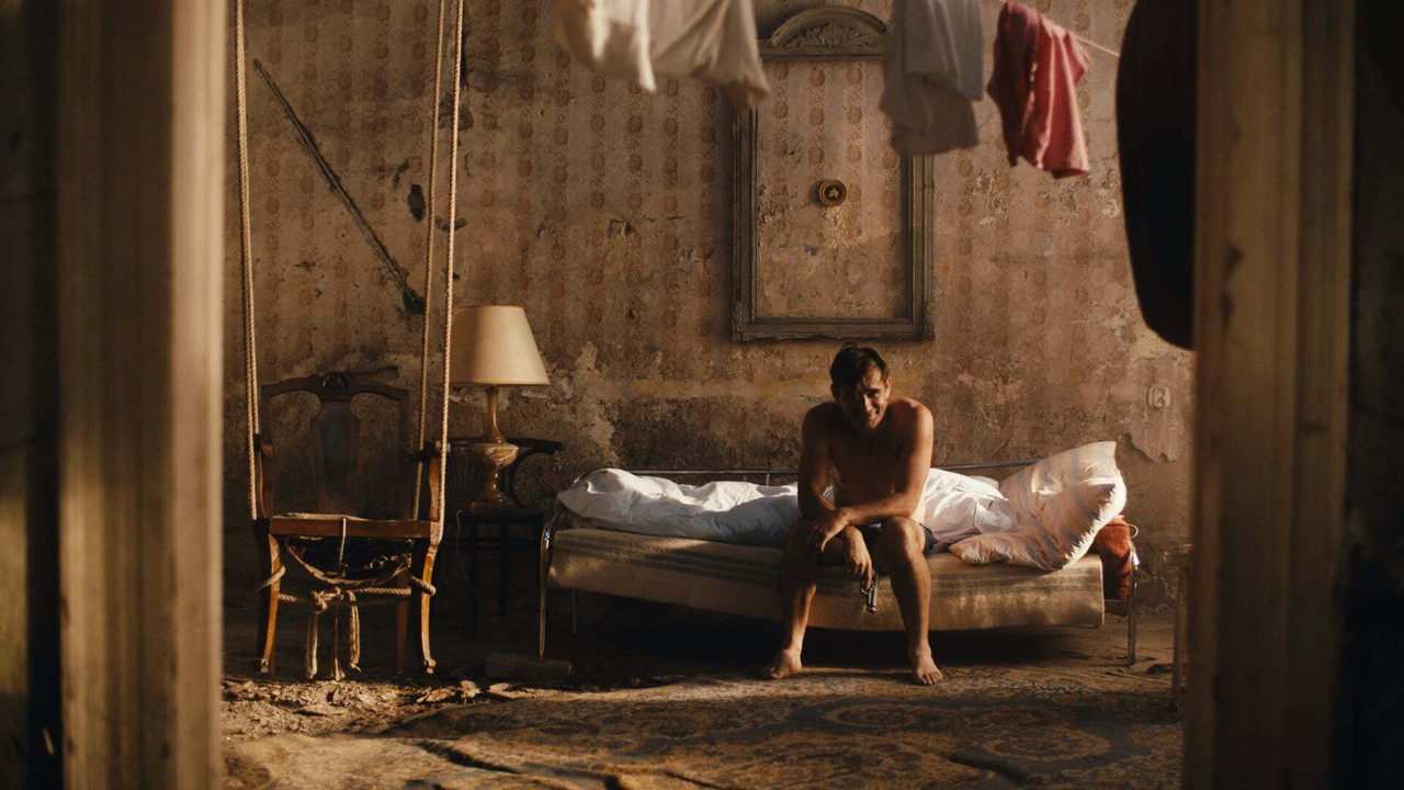 Kazerma Bow Përgjithmonë backdrop