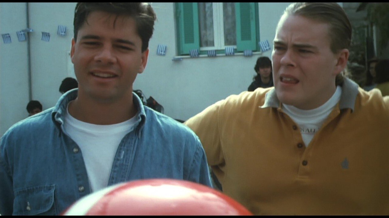 December Hide-and-Go-Seek can be translated to Albanian as Fshihet dhe Kërko në Dhjetor backdrop