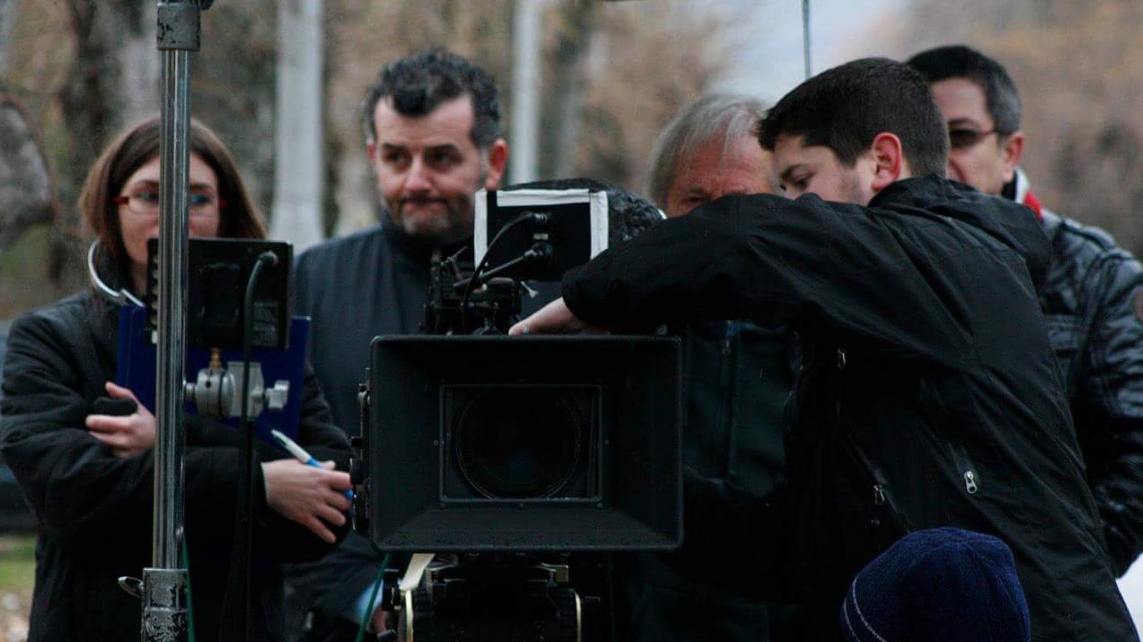 Të Dua, Të Vras backdrop