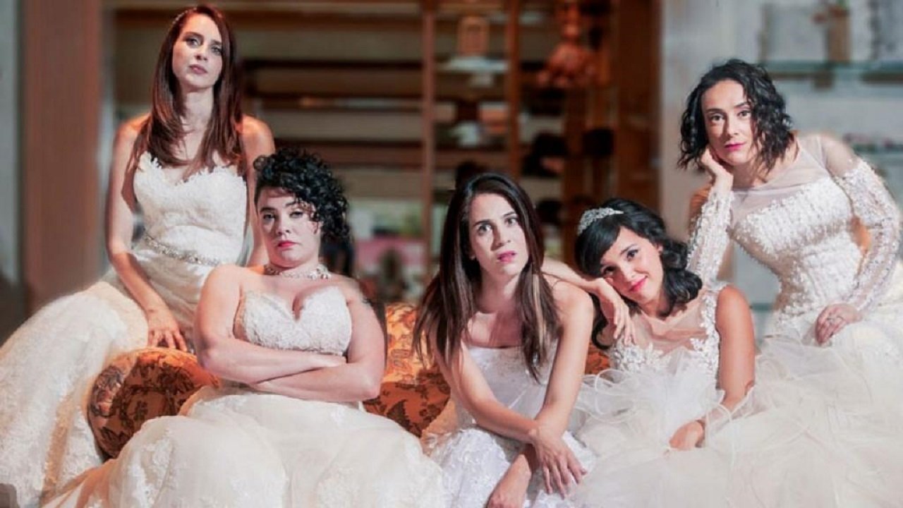 Fëmijëri e Zhveshur backdrop