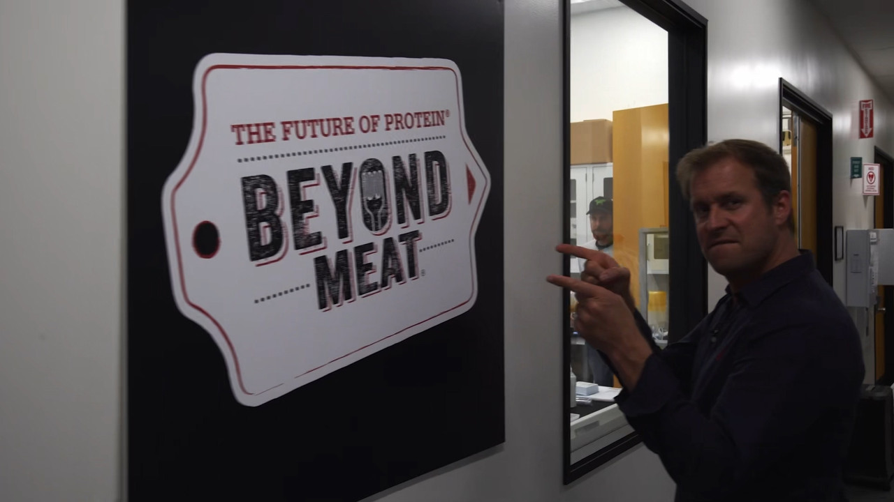 Qeni ha qenin backdrop