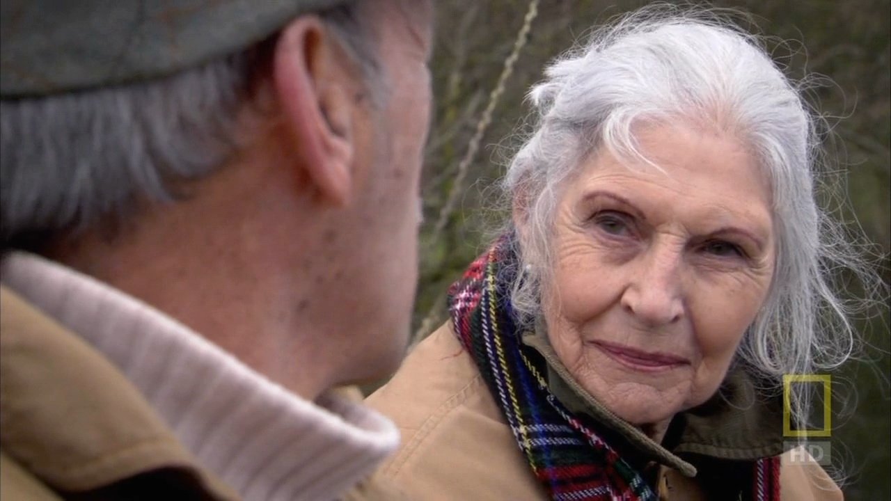 Tre Motra të Vogla backdrop