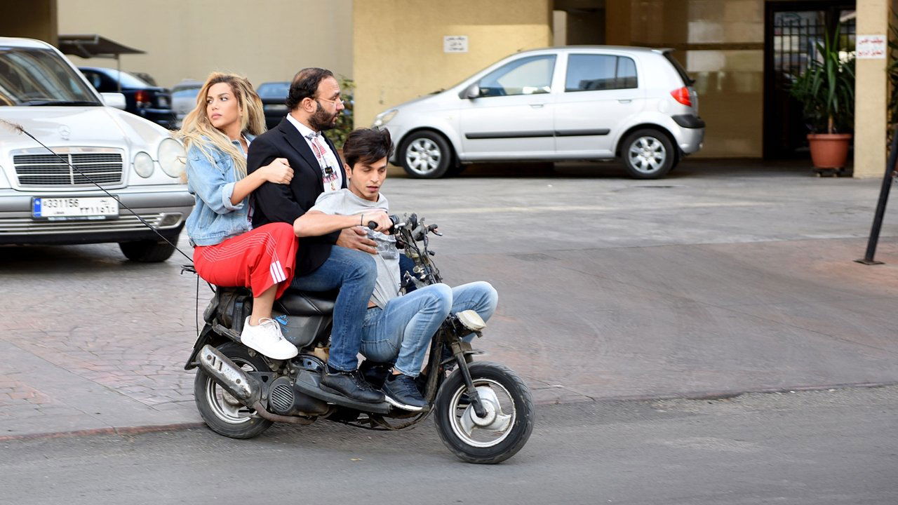 Rritja e Tokës backdrop