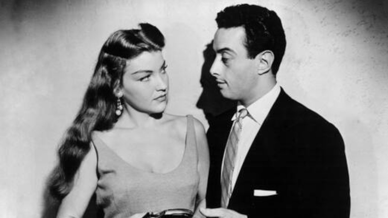 Është Dashuri backdrop