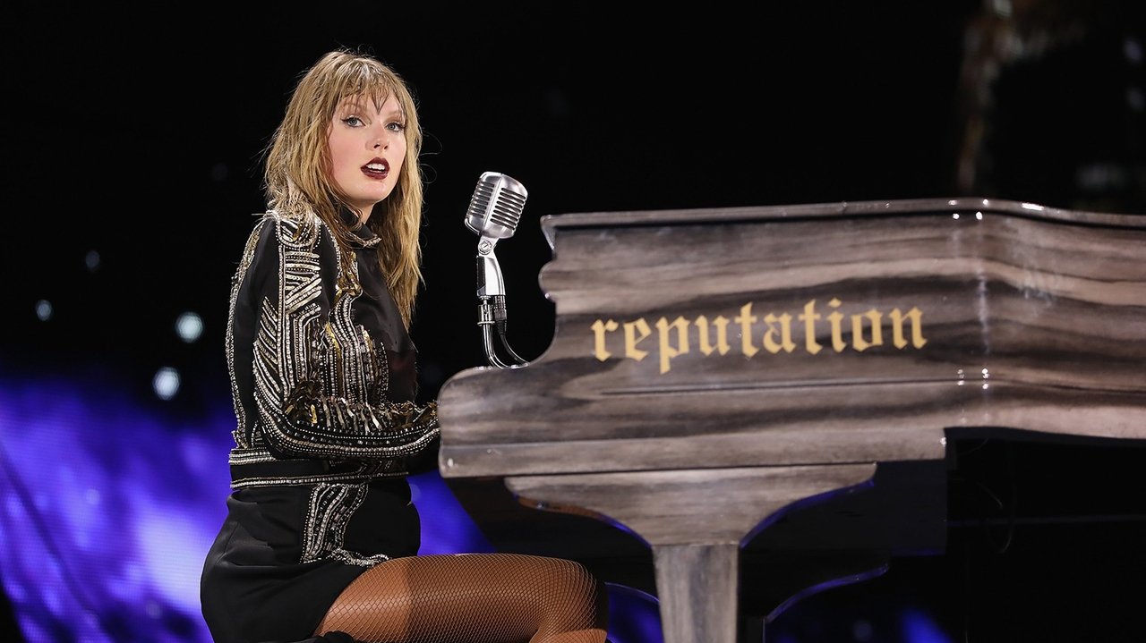 Adventurieri backdrop