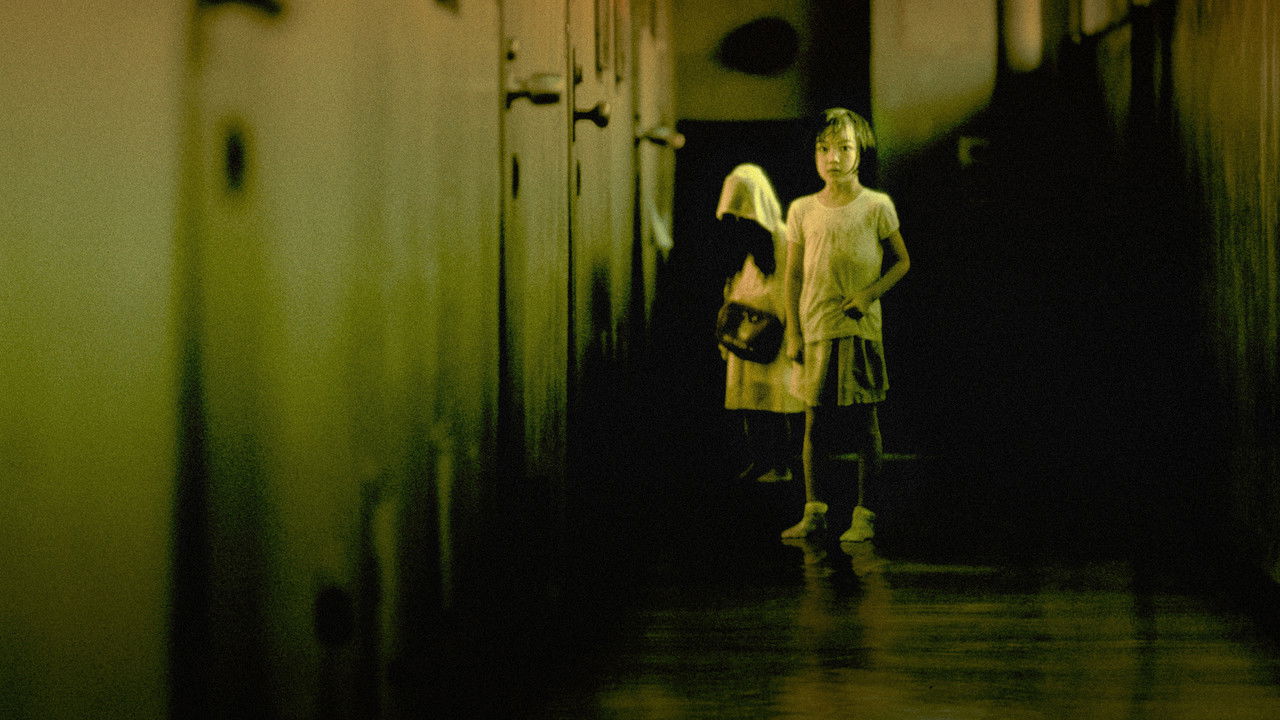 Vinnaithaandi Varuvaayaa backdrop