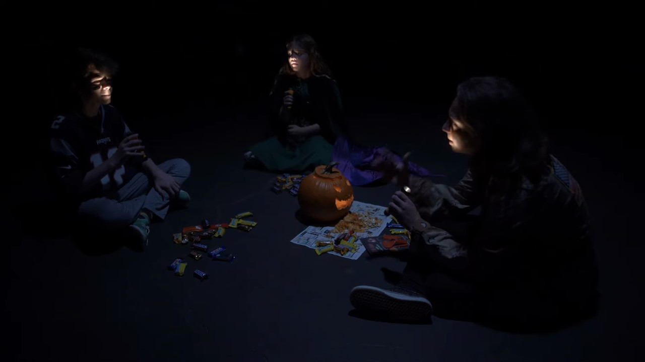 Aana Mayil Ottakam backdrop