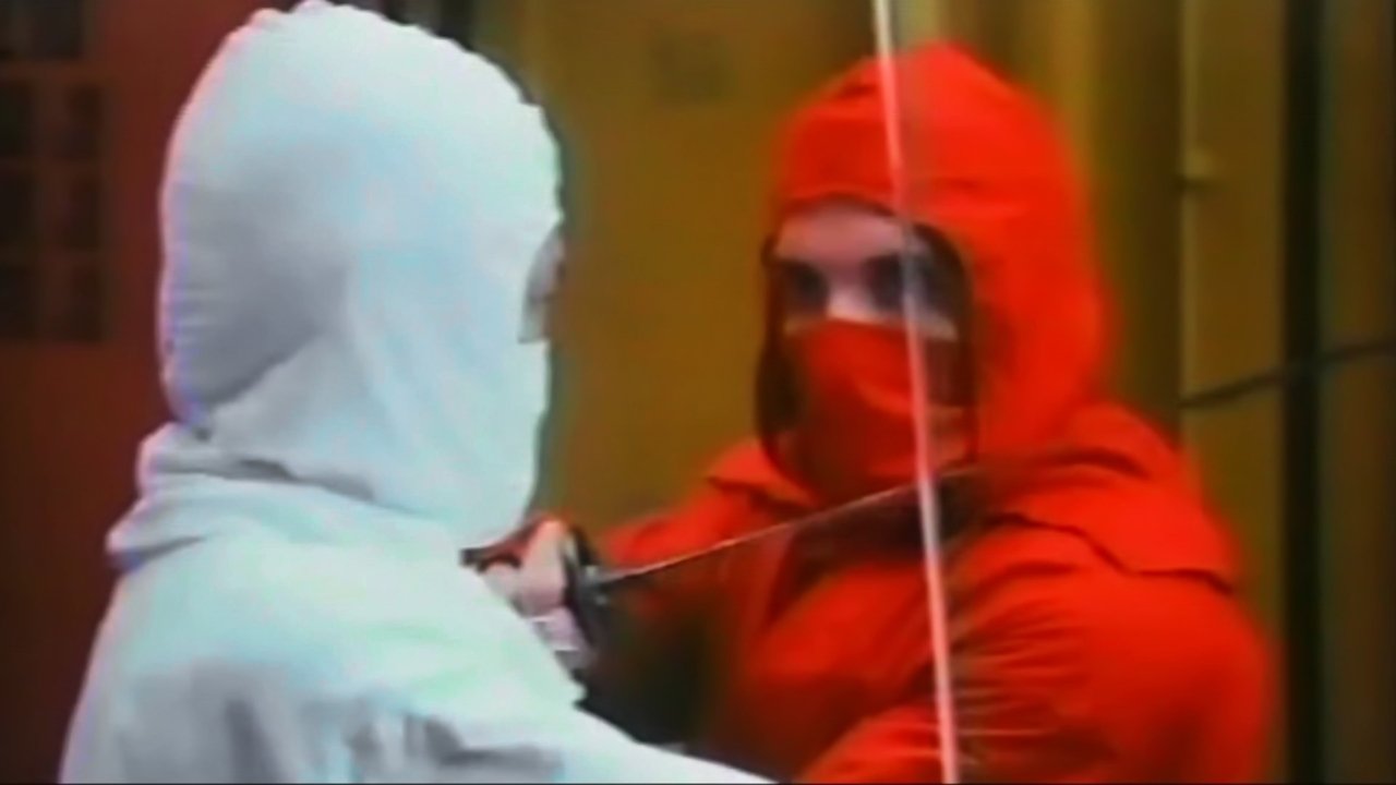 Mami i Dashur backdrop