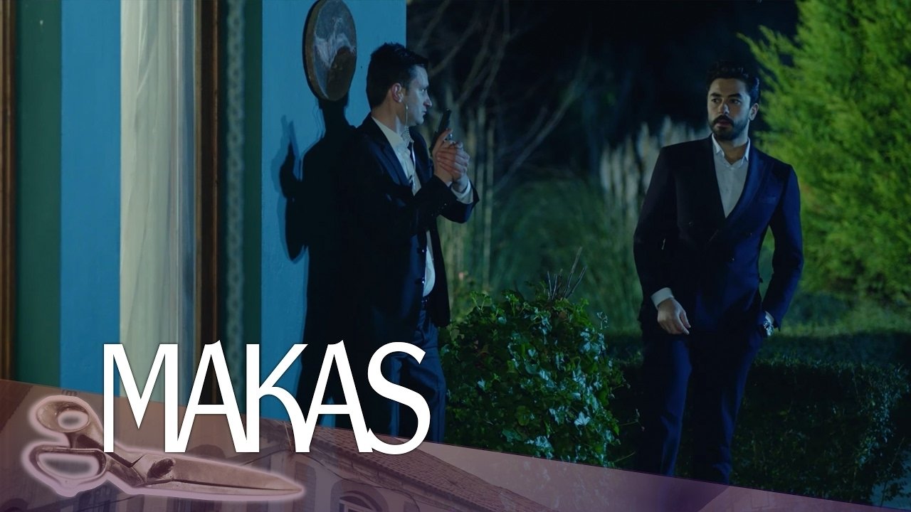 Triangulli i Çuditshëm backdrop